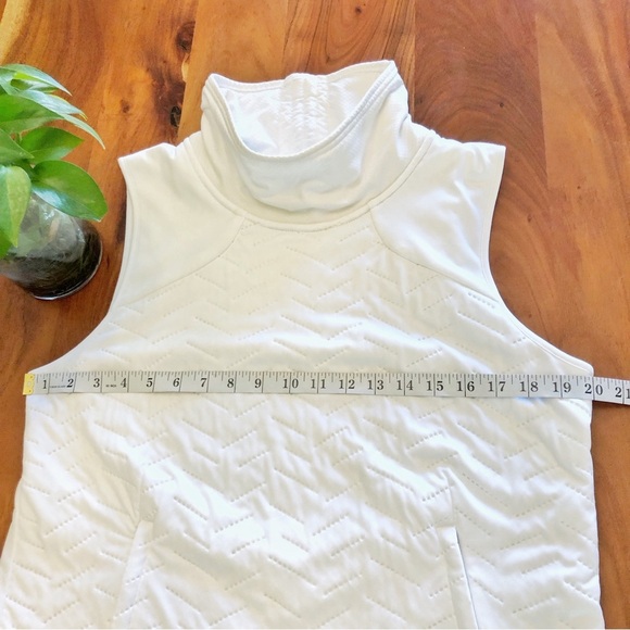Under Amour White Athleisure Sleeveless Vest Tank Top Active Wear Sports Wear. - Picture 8 of 15